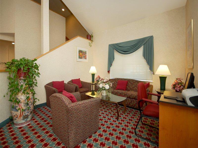 Clarion Inn & Suites Dfw North Irving Exterior foto